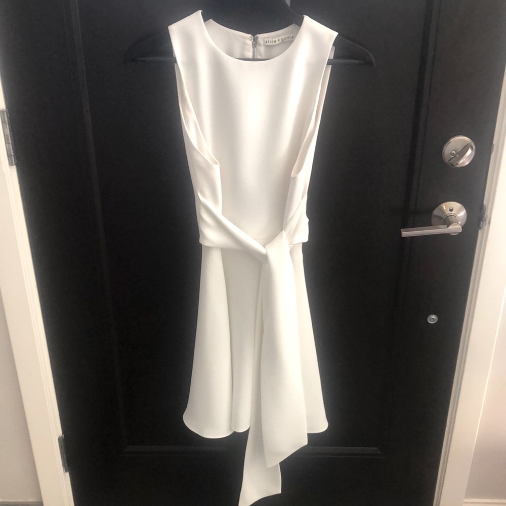 ✨Alice + Olivia Wesley Flare Mini Dress ✨